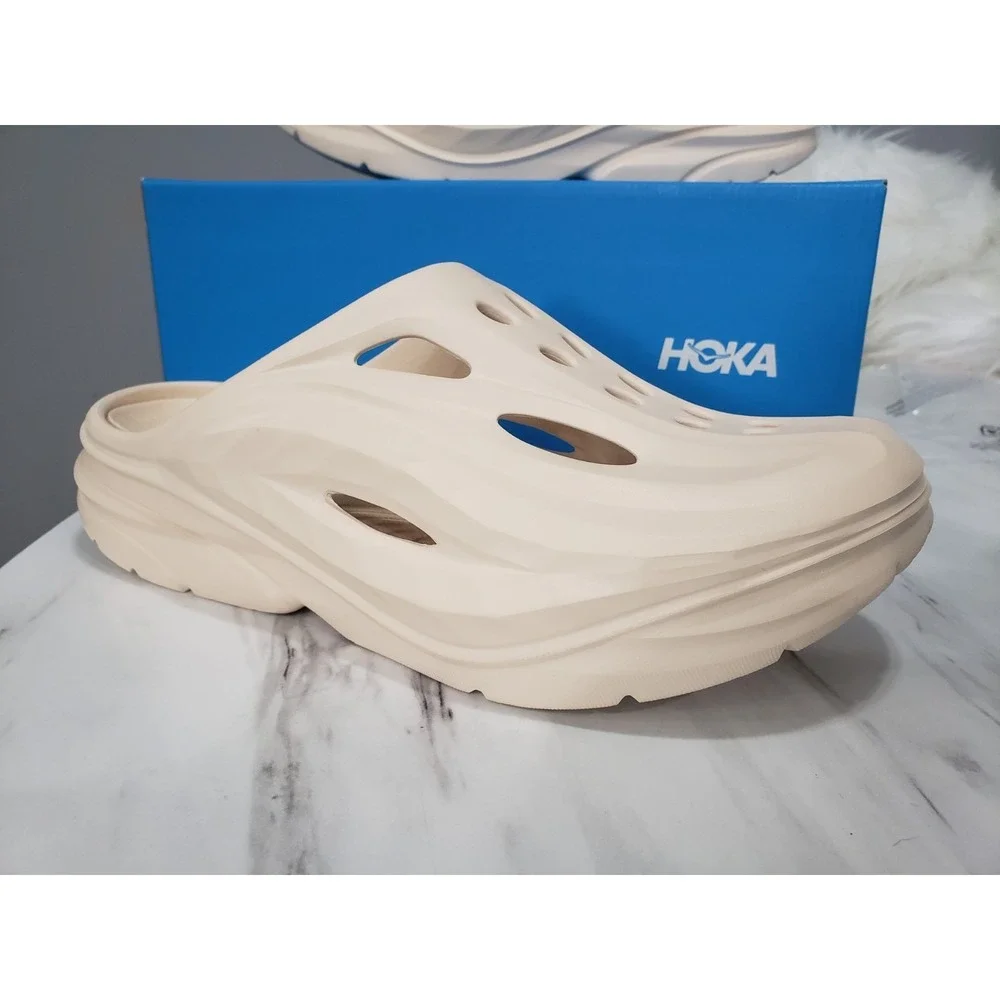 Hoka One One brand new